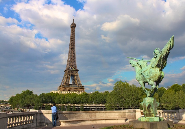Photos of Paris taken by Charles Moncrieff III - the Eiffel Tower viewed from Bir Hakeim Bridge (image)